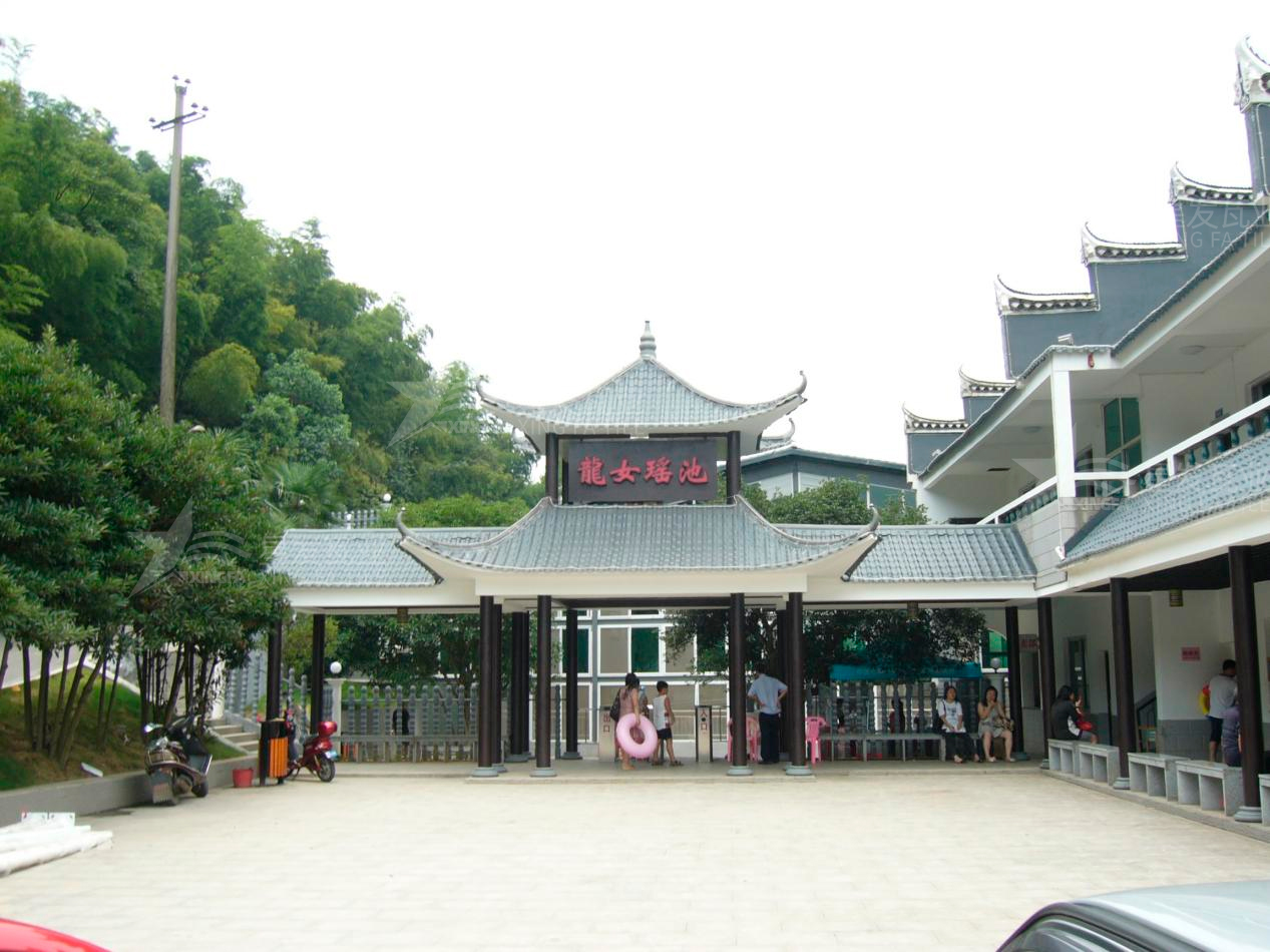 屋頂材料合成樹(shù)脂瓦和不銹鋼瓦哪個(gè)好？選擇很重要！