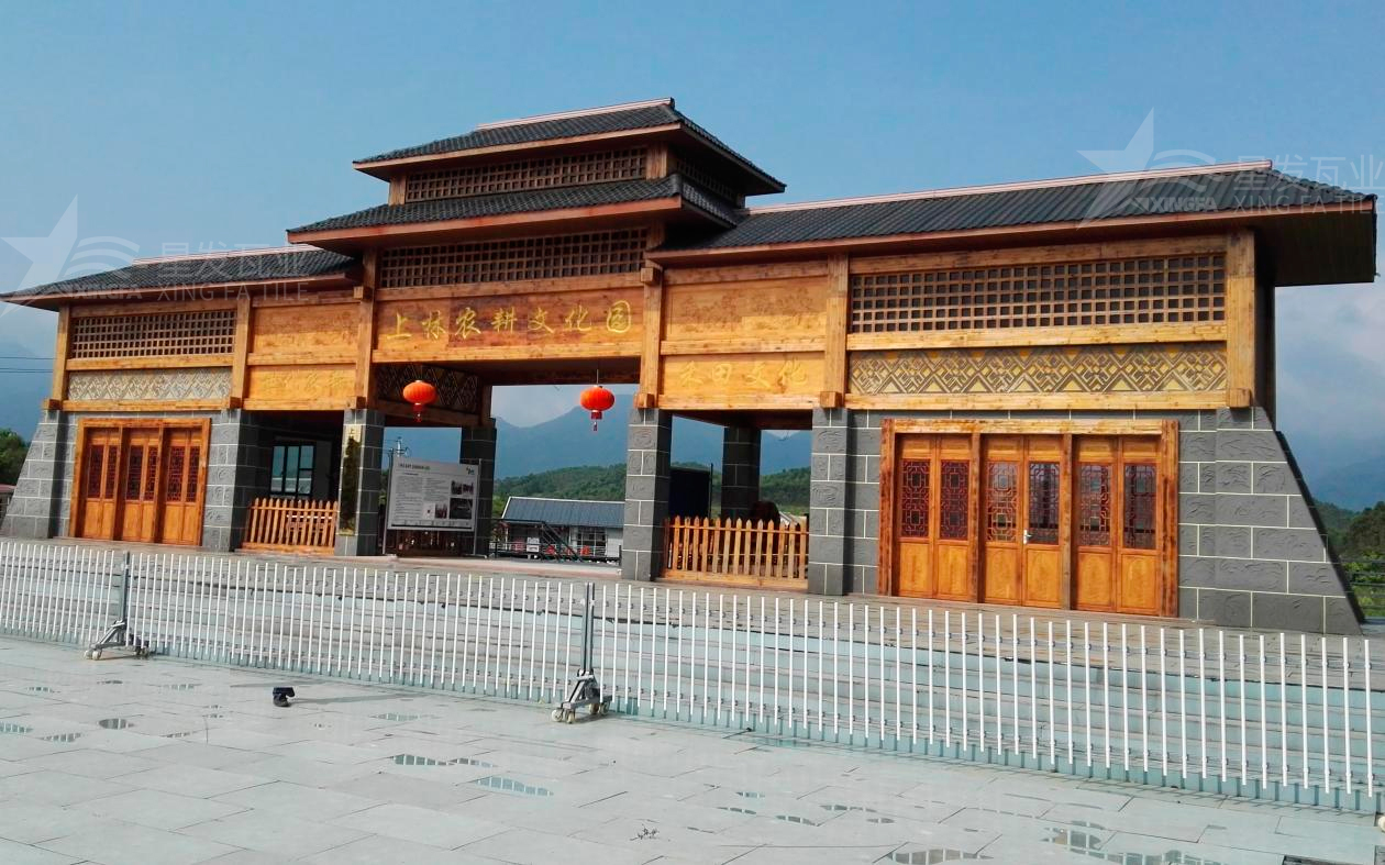 合成樹(shù)脂瓦為旅游景點(diǎn)增添了色彩與生機，集美觀(guān)與實(shí)用于一身！